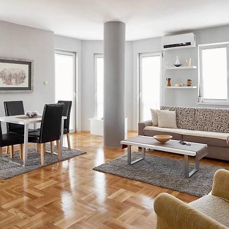 Bright Apartment Near City Center Skopje Bagian luar foto