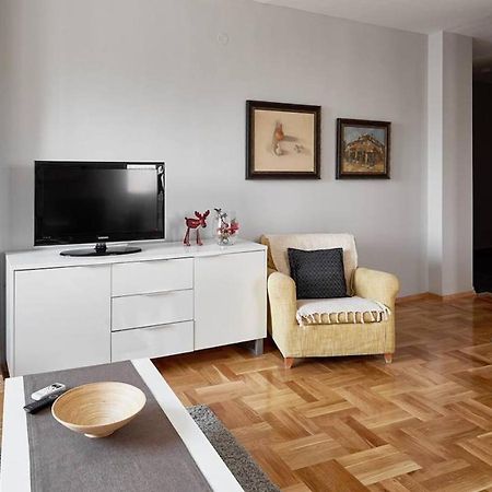 Bright Apartment Near City Center Skopje Bagian luar foto