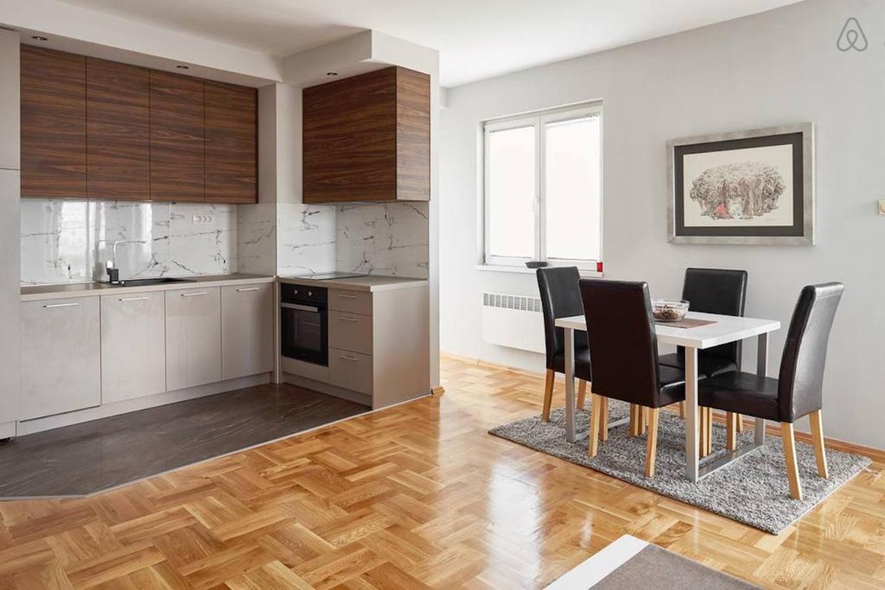 Bright Apartment Near City Center Skopje Bagian luar foto