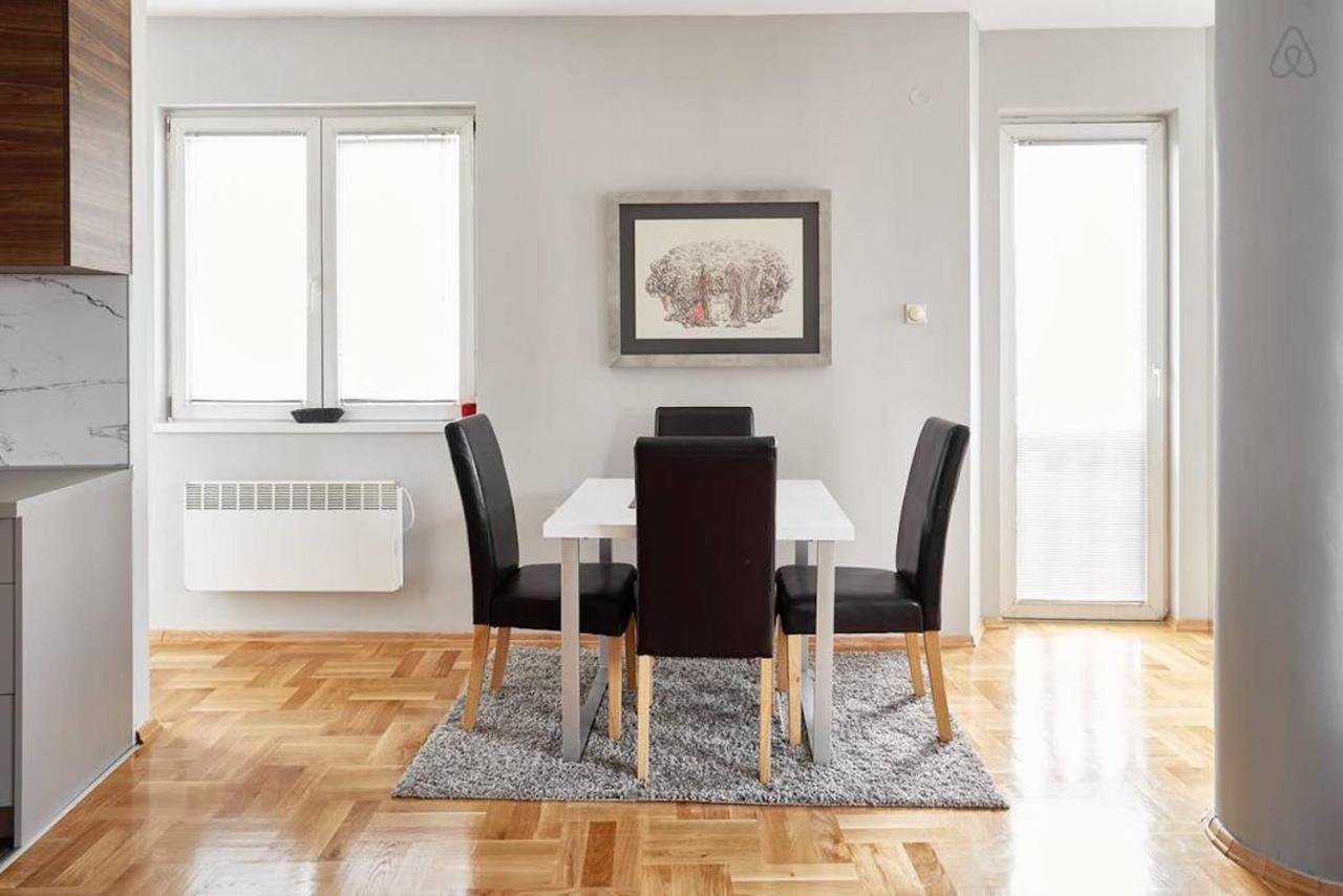 Bright Apartment Near City Center Skopje Bagian luar foto