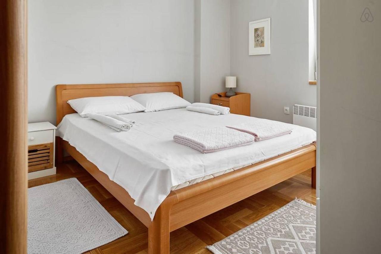 Bright Apartment Near City Center Skopje Bagian luar foto